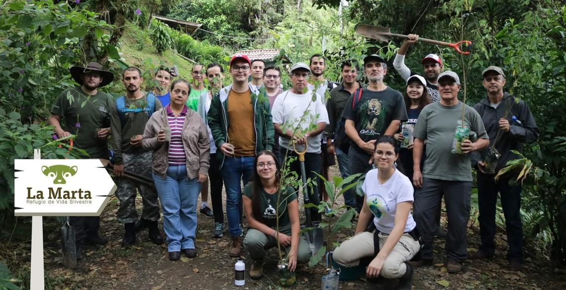 Reforestación en el Refugio de Vida Silvestre La Marta. 